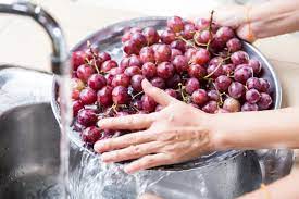 How to wash grapes