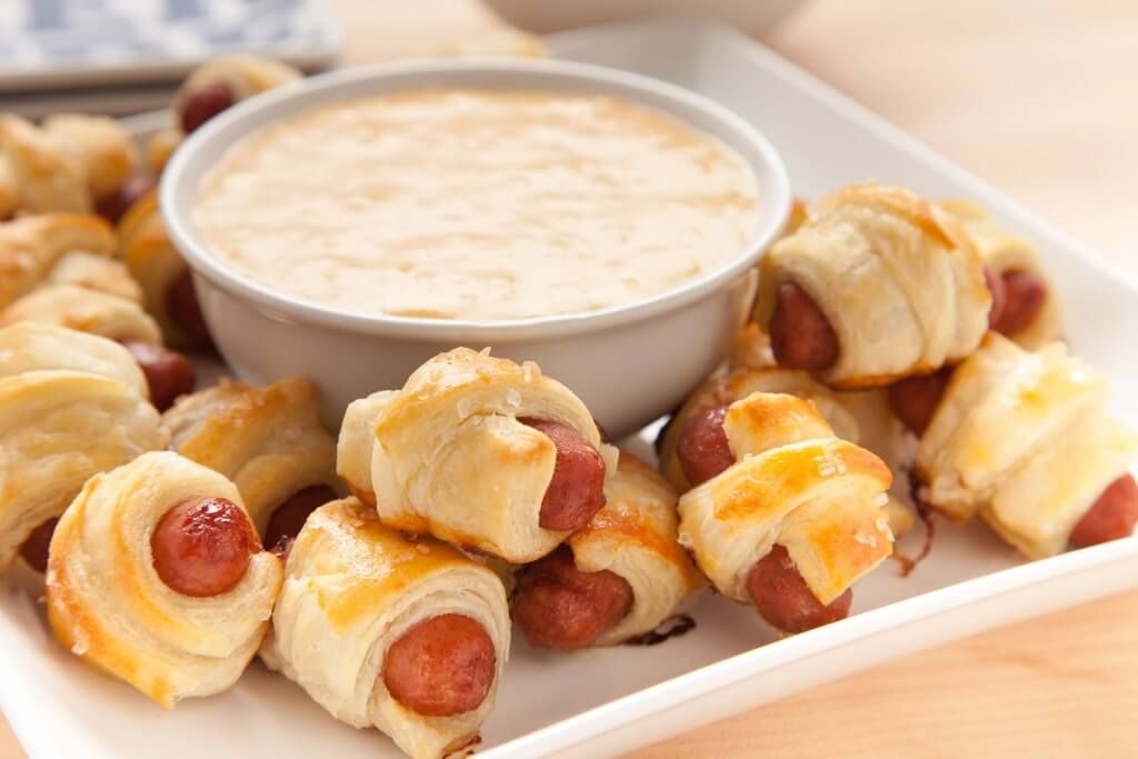 Indulge in the Savory Delight of Ring Around a Rolls with Cheese Fondue Bread