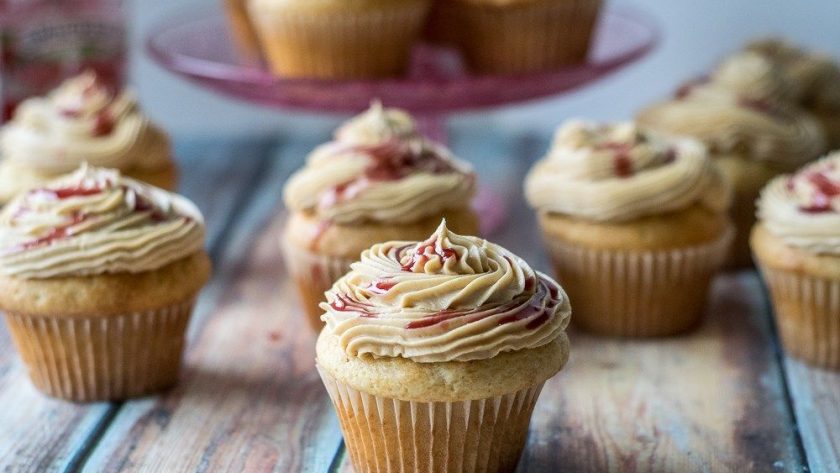 Banana Cupcakes with Browned Butter Cinnamon Cream Cheese Frosting A Delightful Twist on a Classic Treat