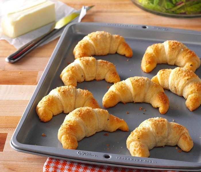 Cheesy garlic crescent rolls