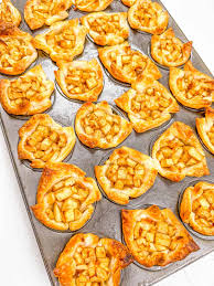 Mini apple pies bites with puff pastry and canned filling