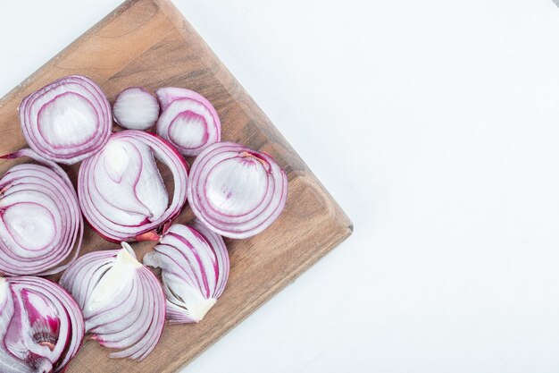 Quick pickled red onions without sugar