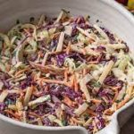 Coleslaw with apples and nuts