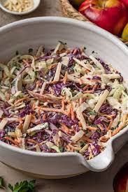 Coleslaw with apples and nuts