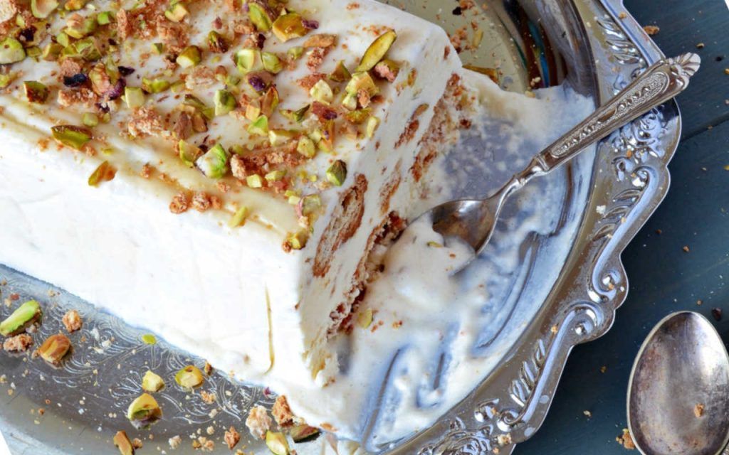 A delicious recipe for a mouthwatering frozen dessert – Pistachio Kunafa Ice Cream Cake