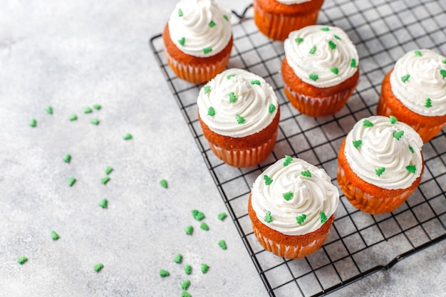 Carrot cake cupcakes