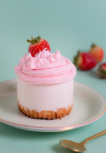 Strawberry buttercream frosting