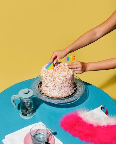 How to cut a round cake